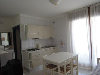 Two-room apartment with balcony and ac - Bibione - 8