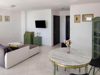 Inviting apartment in Makarska with shared pool - Makarska - 1