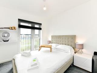 Pass the Keys Sleek 1 Bed Apartment w Parking - Cardiff - 9