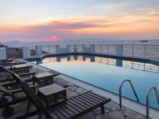 SeaRock Rooms and Suites - Amorgo - 0