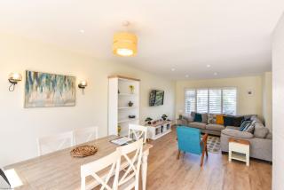 The Waves by inspirestays-com - Rustington - 3