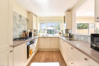 The Waves by inspirestays-com - Rustington - 1