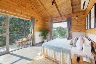 Anjee's Chalet by StayVista - Mountain-view villa with Classic wooden interiors, Lush lawn & Snooker table - Karjat - 3