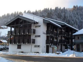 Appartement Central avec Jardin Privatif aux Gets, Proche Commerces et Pistes - FR-1-623-236 - Les Gets - 2
