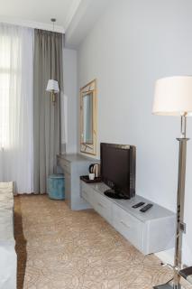 Mount Way Hotel - 8