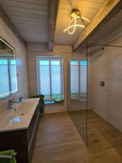 Ostseenahes Ferienhaus mit 3 Schlafzimmern und großem Naturgarten auf 6000 qm - - 3