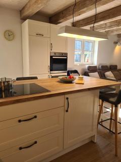 Ostseenahes Ferienhaus mit 3 Schlafzimmern und großem Naturgarten auf 6000 qm -  - 8