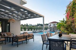 Newly Renovated Queen Bee Villa, with Private Pool & Ping-Pong table - Prínos - 8