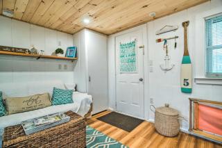 Walk to Beach Bright and Cozy Cape Cod Studio! - Dennis Port - 7