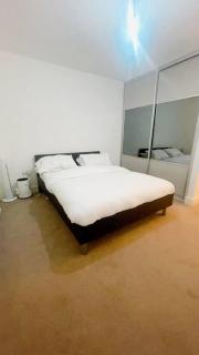 Modern One Bedroom Luxury Apartment - 5