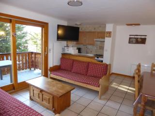 Chalet spacieux avec terrasse, proche commerces et télécabine, garage et parking inclus - FR-1-464-37 - Champagny-en-Vanoise - 0