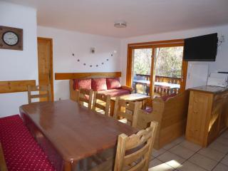 Chalet spacieux avec terrasse, proche commerces et télécabine, garage et parking inclus - FR-1-464-37 - Champagny-en-Vanoise - 8