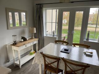 Lees Plaice - Part of the The Bay Filey Holiday Village with pool, gym and direct beach access, pub, restaurant, tennis and meadows walks - 2