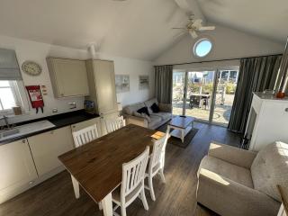 Sandy Bay Hideaway - Part of the The Bay Filey Holiday Village with pool, gym and direct beach access, pub, restaurant, tennis and meadows walks - 8