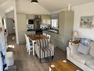 Sandy Bay Hideaway - Part of the The Bay Filey Holiday Village with pool, gym and direct beach access, pub, restaurant, tennis and meadows walks - 7