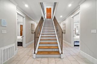 Seastar Palazzo With Beach Views, Lake, And Pool - 4
