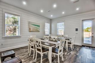 Get Your Sun With Jetted Pool And Game Room - 5