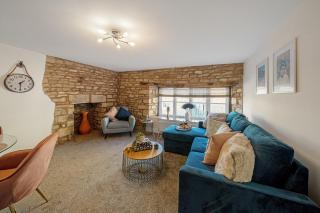 Cotswolds- 2 bed flat in 18th Century building, town centre with Smart TV - Esho Stays - Cirencester - 7
