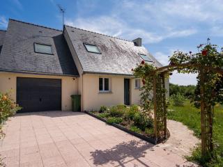 Maison familiale avec jardin clos, 4 pièces, 6 pers, proche plage et commerces, Wifi, parking inclus. - FR-1-477-192 - Locmariaquer - 0