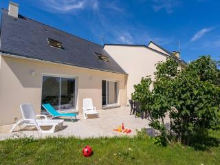 Maison familiale avec jardin clos, 4 pièces, 6 pers, proche plage et commerces, Wifi, parking inclus. - FR-1-477-192 - Locmariaquer - 2