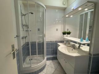 Studio climatisé avec terrasse, piscine & parking, proche plage et port - Le Grau-du-Roi - FR-1-250-232 - 2