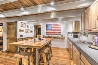 8 Mi to Heavenly Mtn Resort! Hot Tub Hideaway - 2