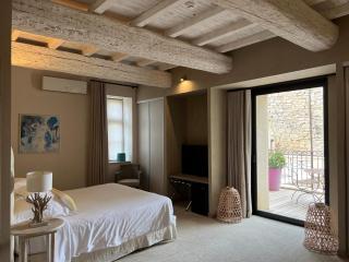 Boutique Hôtel La Villa MONTESQUIEU - Laudun - 1