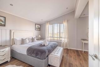 Waterfront Lodge Windsor Racecourse Marina - 7