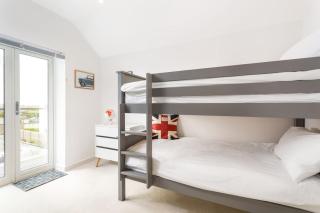 Luxury 3 floor Town House by Tolcarne Beach - 4