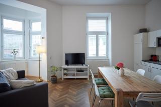 Beautiful Restored - Close To Metro - II - 2