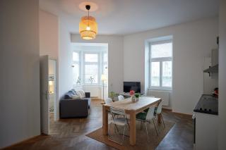 Beautiful Restored - Close To Metro - II - 5