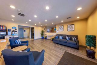 Days Inn by Wyndham Lathrop - Lathrop - 7