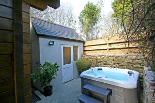 Yealm Cabin Self Catering Log Cabin in Devon with Hot Tub - Plymouth - 8