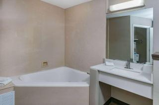 Super 8 by Wyndham Moss Point - Moss Point - 6