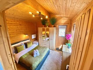 Yealm Cabin Self Catering Log Cabin in Devon with Hot Tub - Plymouth - 6