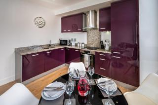 Modern & spacious 2-bed flat with secure parking - 9