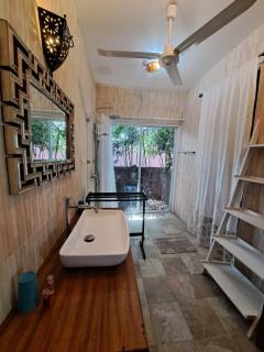 Laura's Guest House-adult only- - 2