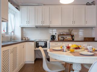 Central & Bright 2BD Apt in Corfu Town near Port - Agios Rokkos - 0