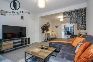 Dwellers Delight Living Ltd Serviced Accommodation Fabulous House 3 Bedroom, Hainault Prime Location ,Greater London with Parking & Wifi, 2 bathroom, Garden - Chigwell - 5