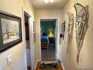 Close to skiing and hiking, walk to main street - 7