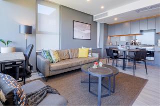 Umhlanga Arch Luxury Holiday or Work with Sea View - Inverter Backup Power - Durban - 1