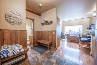 Trapper's Lodge - 4 Bd w Great View, Private Hot Tub - Big White - 3