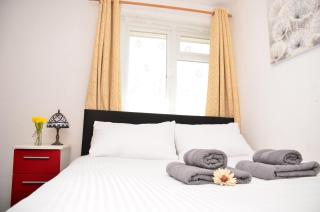 SM Dreams Unlimited Serviced Accommodation- Stanwell-Staines-Heathrow - 3