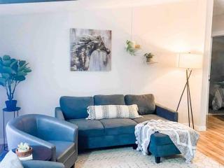 Renovated Bungalow Getaway - 4
