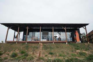 CASA DE VIDRO EM MEIO A NATUREZA - Conteiner Lua - Piçarras - 2