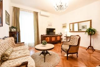 Central Palace Apartment - 4