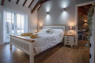 The Old Stables - 3 Bedroom Cottage - Angle - Angle - 8
