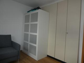 Gäste-und Ferienwohnung Magdeburg Alt-Olvenstedt, zwei Schlafzimmer, Treppenlift, ruhige Lage, Nähe Klinikum und Abfahrten A 2 und A 14 - Magdeburgo - 1