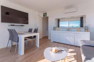 Apartment With Panoramic Sea View, Walk To The Beach - Maréchal Juin by Halldis - Cannes - 4