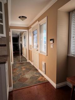 Lovely J Home -Stunning river view cozy two bedroom private suite - 4